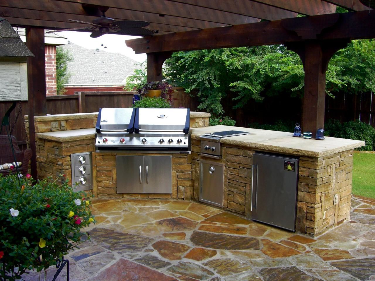Outdoor kitchen renovation