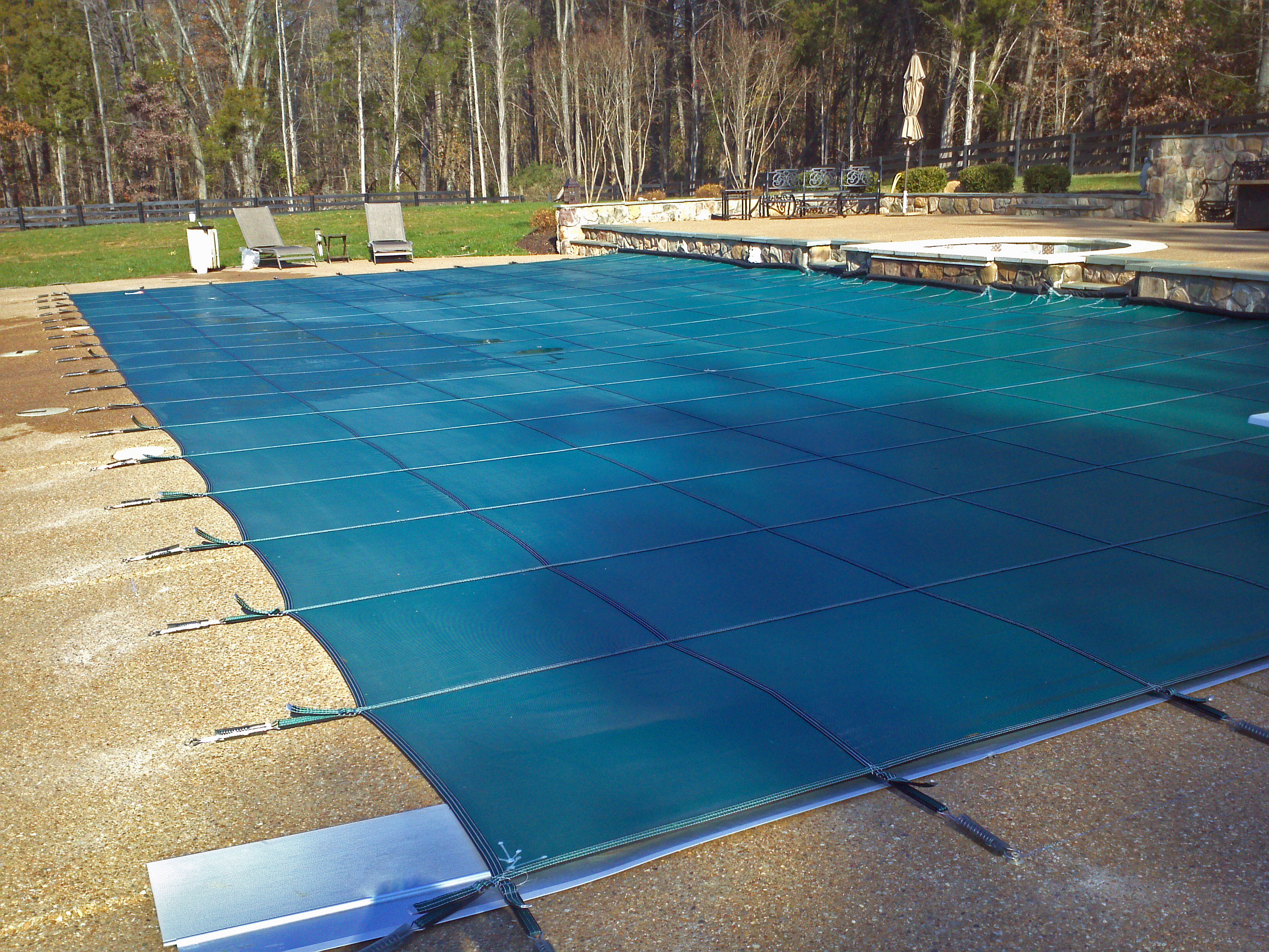Swimming pool closing
